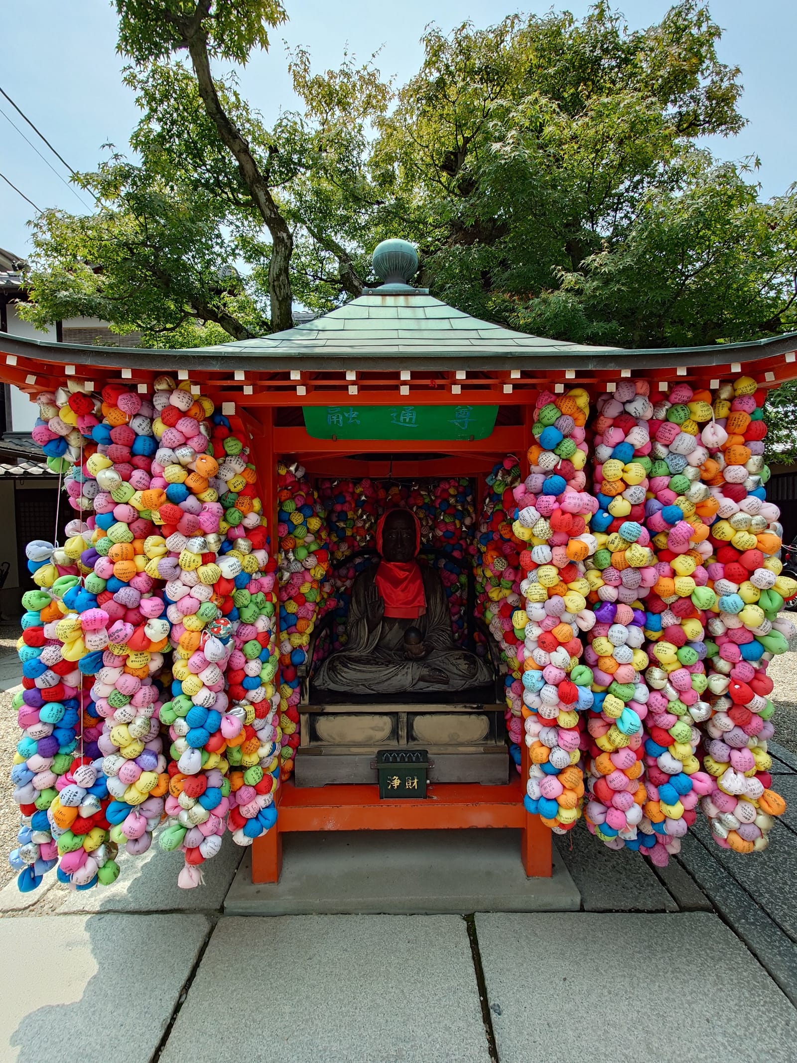 清水寺方面から古塔を望む